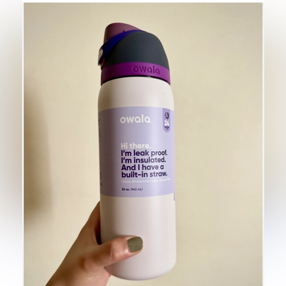 Owala- 32 oz Freesip Limited Edition purple white water bottle cold cup fitness